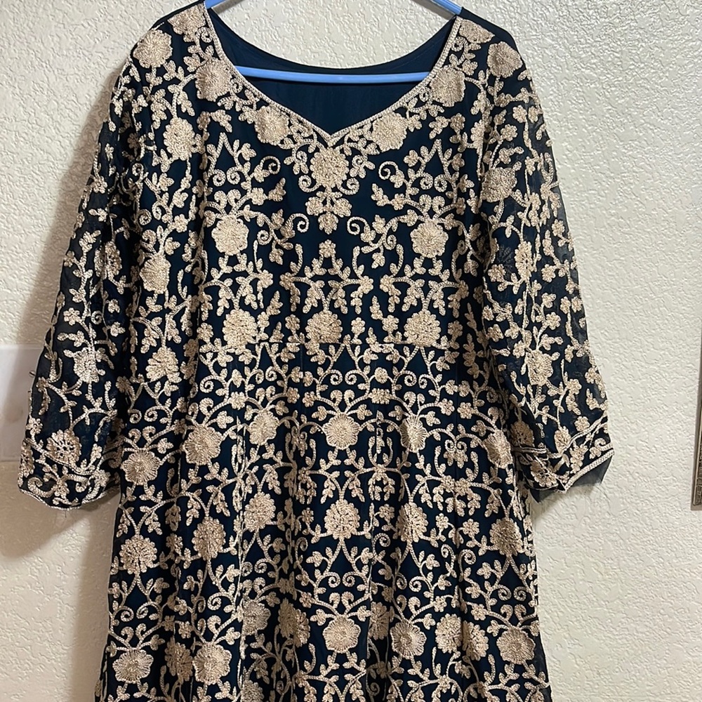 NWOT Pakistani ladies 2 piece suits shirt & duppta